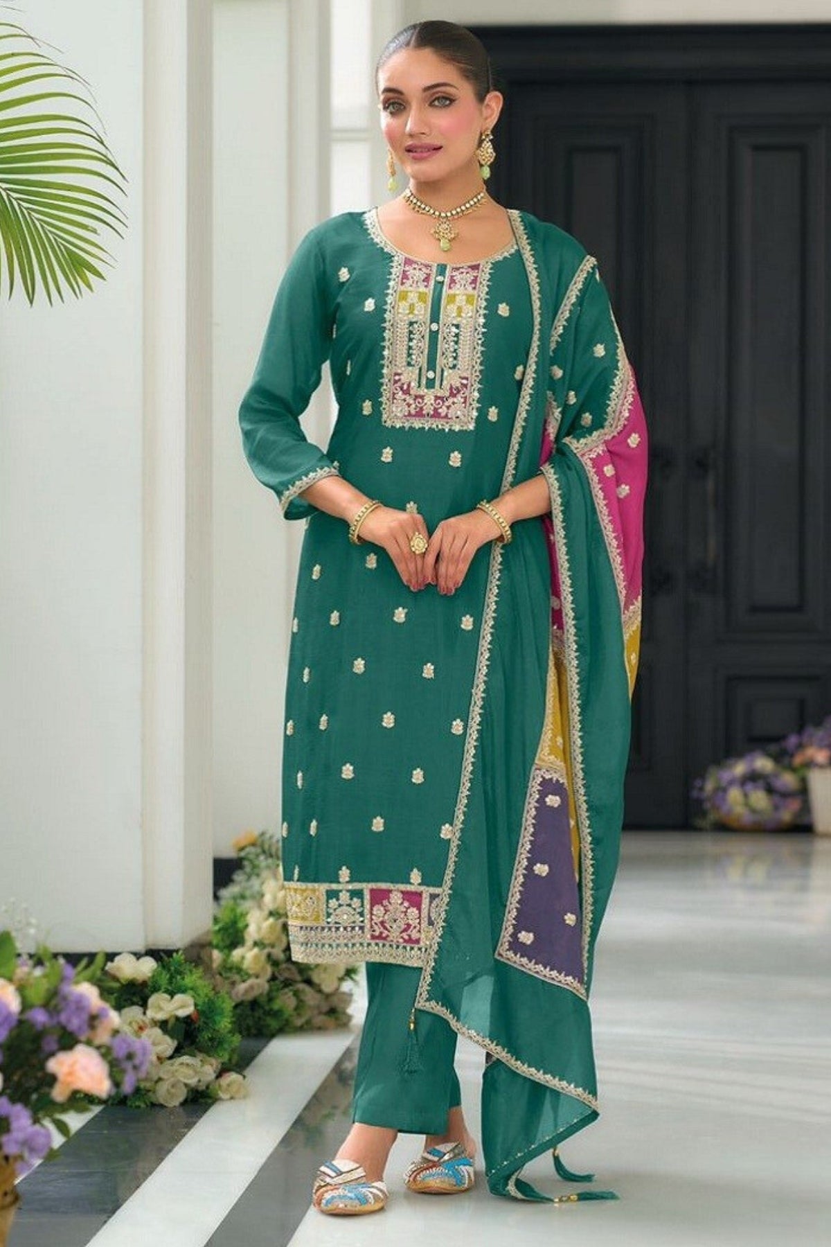 Arshia Embroidered Kurti Set