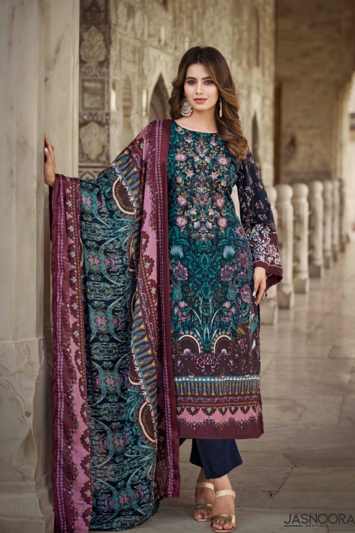 Ushra Pakistani Suit